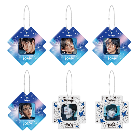 Bandai Tomorrow X Together Chicle Con Llavero Fotográfico (Diseño Aleatorio) 1.5g